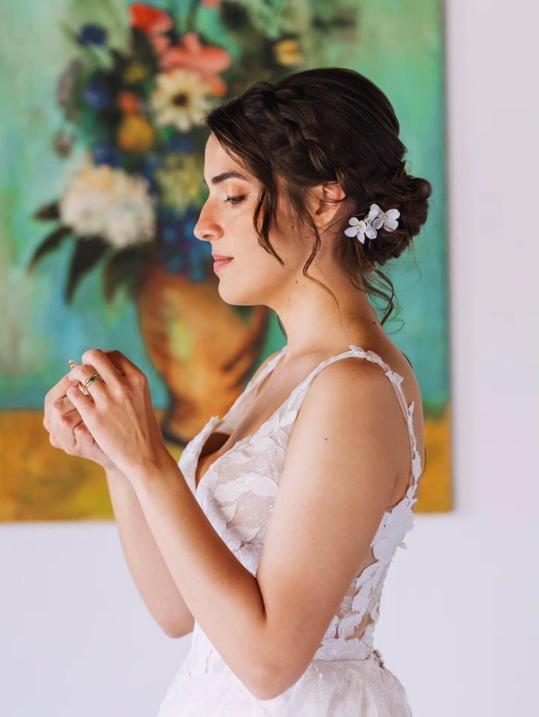 Mar Armengol applying bridal makeup — Málaga